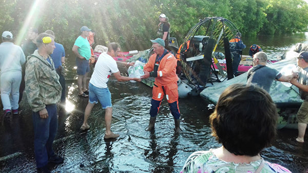 В "Единой России" извинились за наклейки партии на гумпомощи для Приангарья