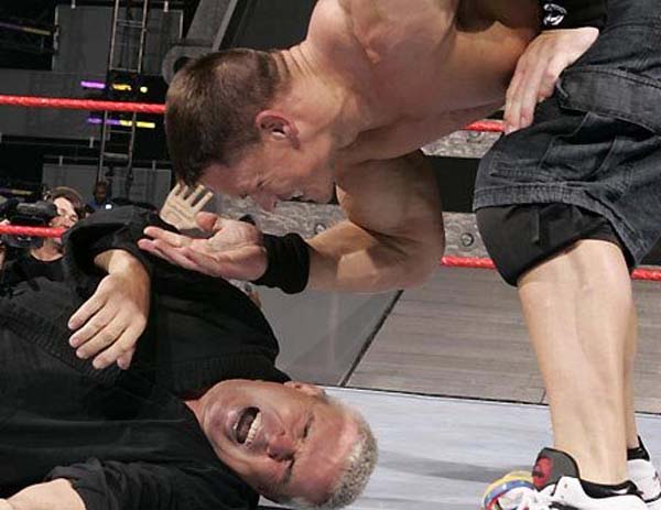 Запрещенные приемы в спорте. Реслинг это постановка или нет. Пауреслинг это. На рестлинге режут друг друга. Несчастные случаи на Реслинге документальный фильм.