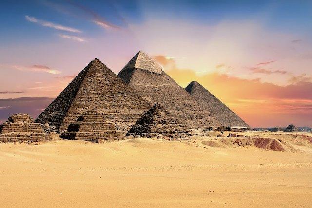 Современный человек прожил бы в Древнем Египте пару месяцев. Его быстро доканали бы песок и крокодилы