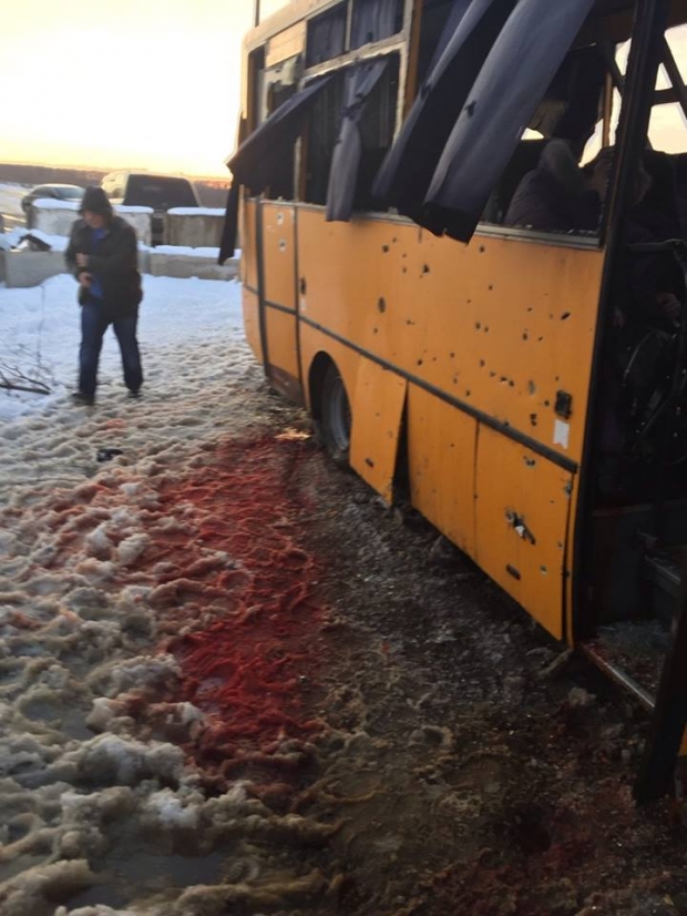 Видео растреляного автобуса под Волновахой