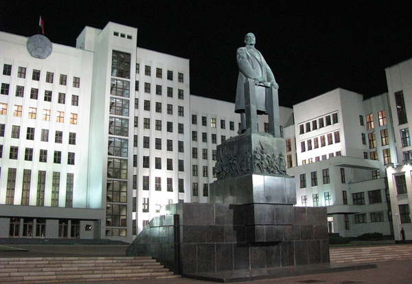 Памятники Ленину