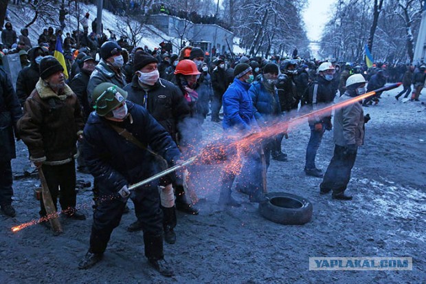 Взорвал петарду в багажнике