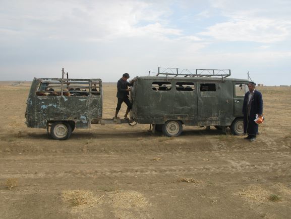 Водонапорная башня рухнула на «буханку» во время ремонта в Тверской области