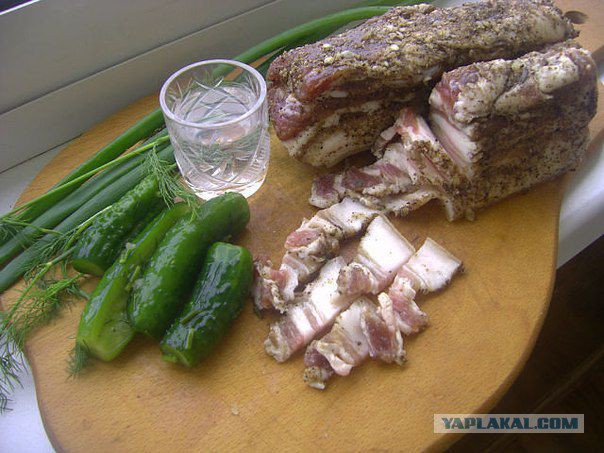 Медики рассказали, кому обязательно нужно есть сало