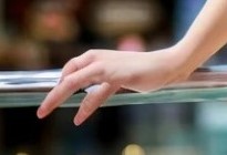 Нейросеть ещё и девочек рисует