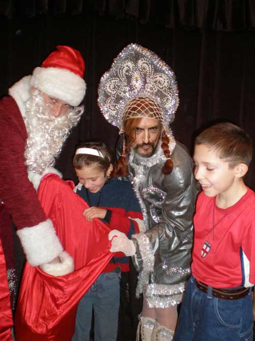 Вместе с самым суровым Дедом Морозом ходит она