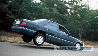 Перепутавшая педали женщина, "собрала" пять машин на парковке ТЦ