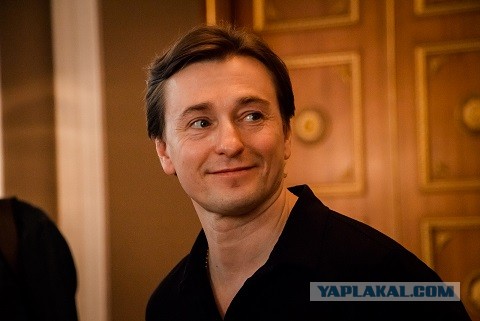 В США набирает обороты движение, высмеивающее новую "расовую" моду Голливуда