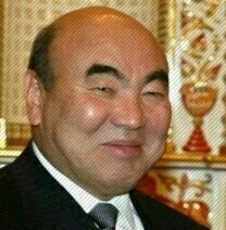 Как Президент Киргизии, шесть раз менял свою внешность