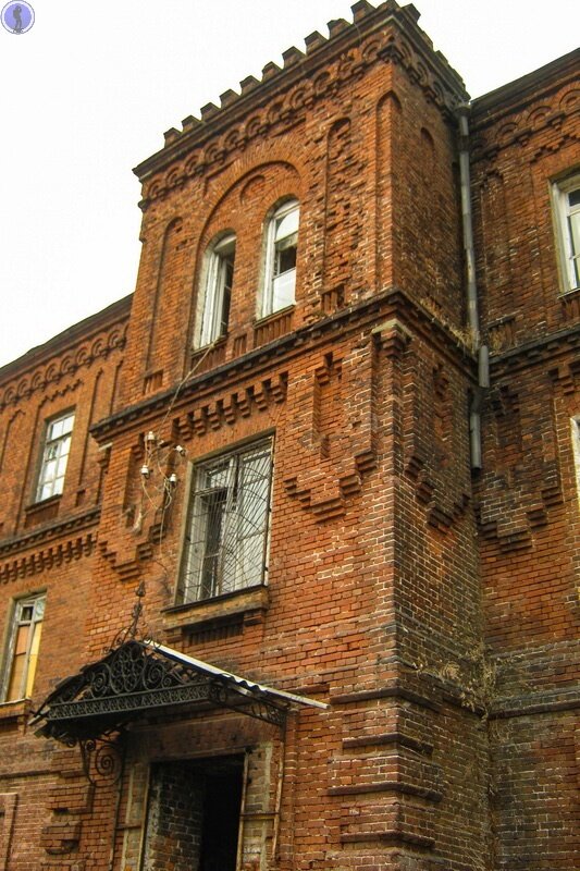 Когда-то здесь гуляла Чума. Заброшенное здание персонала Крепостного военного госпиталя