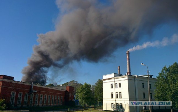 Масштабный пожар и взрыв на нефтебазе под Киевом