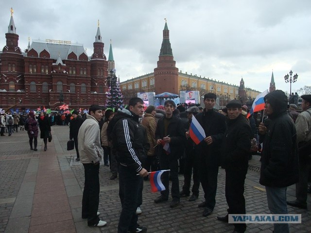 На митинг "ЕдРо" пришли странные люди