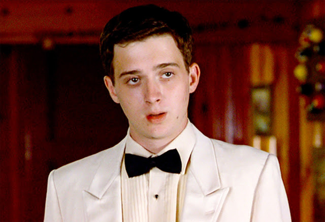 Отец застал 41-летнего учителя в постели своей дочери-подростка