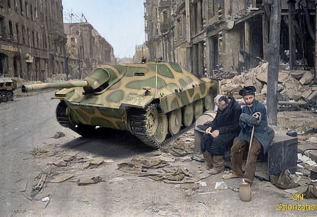Цветные фотографии бронетехники времён Второй мировой войны