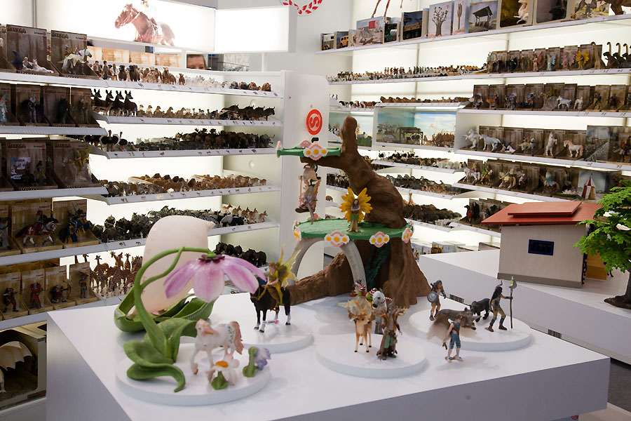 Выставка мир обуви. Выставка игрушек в Москве. Выставка мир игрушек. Выставка в мире животных. Выставка мир детства.