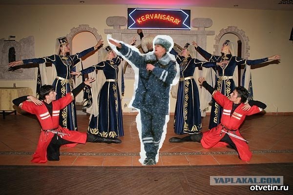 Фотожаба: полицейский в снегу