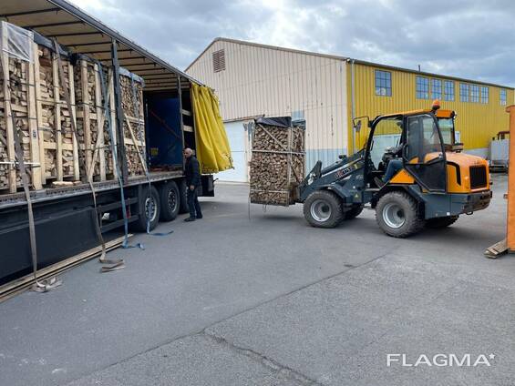 Цены на газ в Европе опустились ниже 300 долларов за тысячу «кубов» впервые за два года