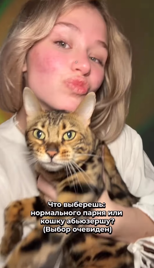 Милая тихая девушка