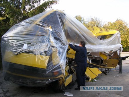 Столкновение поезда с автобусом в Днепропетровске