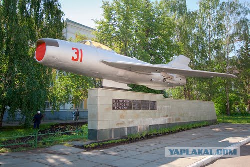 20 самых интересных авиапамятников