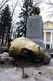 Памятники Ленину