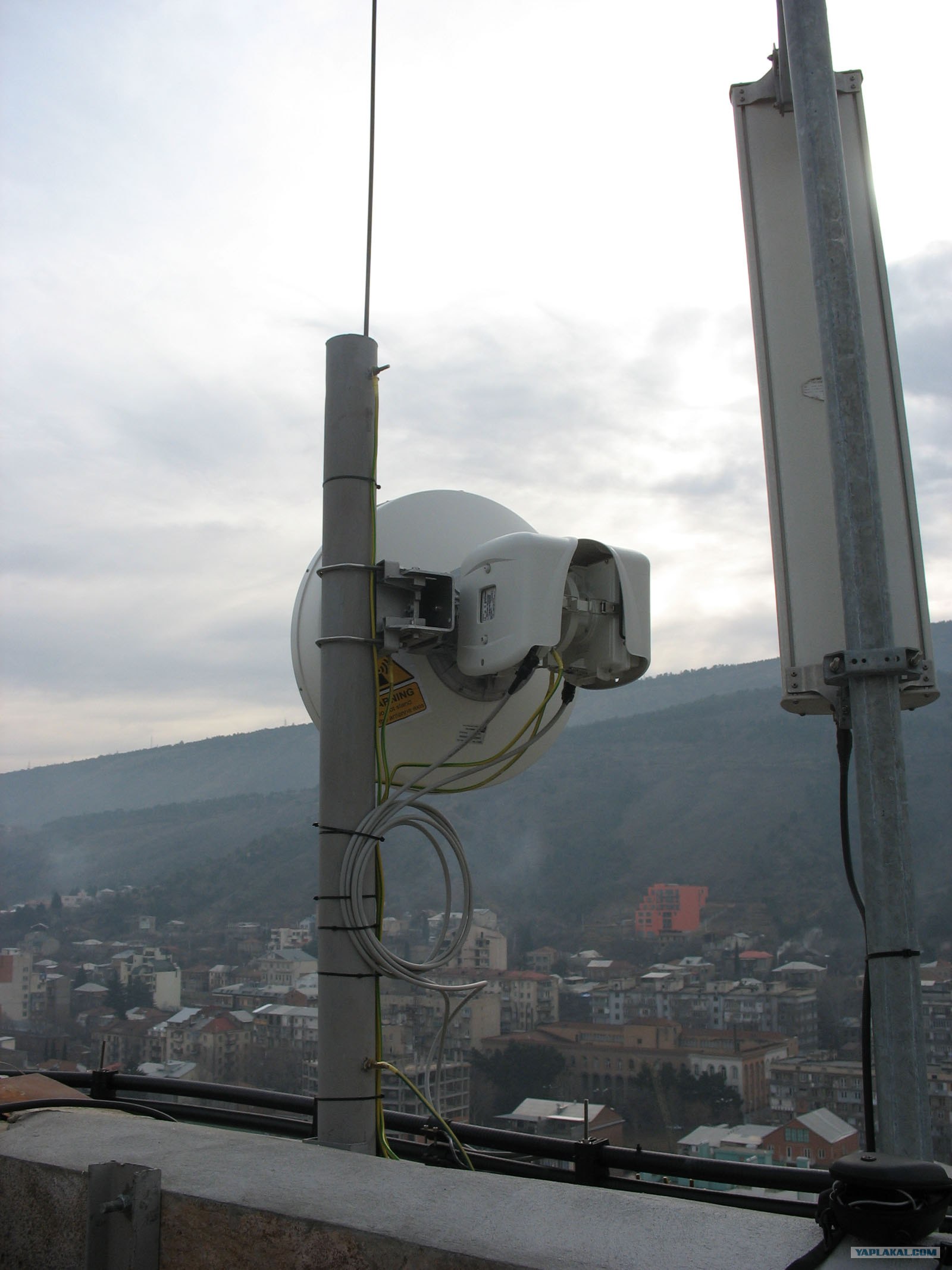 Виды антенн на крышах домов