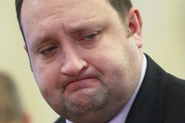 Бегемот ест арбуз