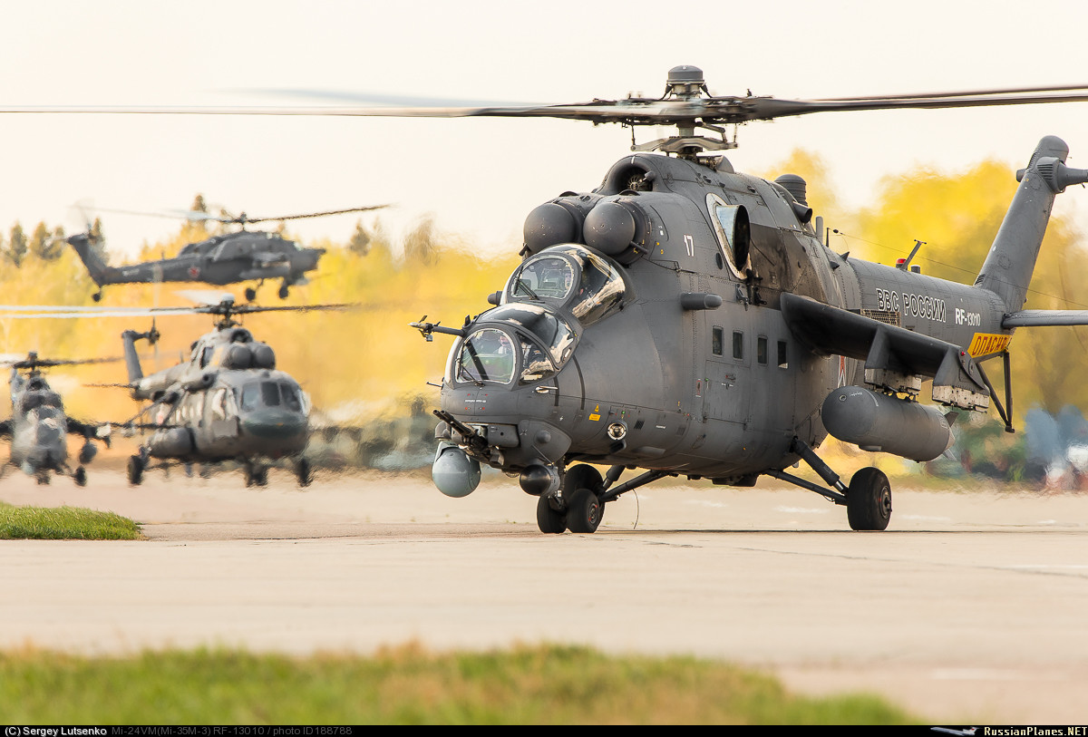 2 ми 24. Ми-24 армейский ударный вертолёт. Вертолет "ми-24а". Ми-24 ВВС России. Вертолёт крокодил ми-24 боевой.