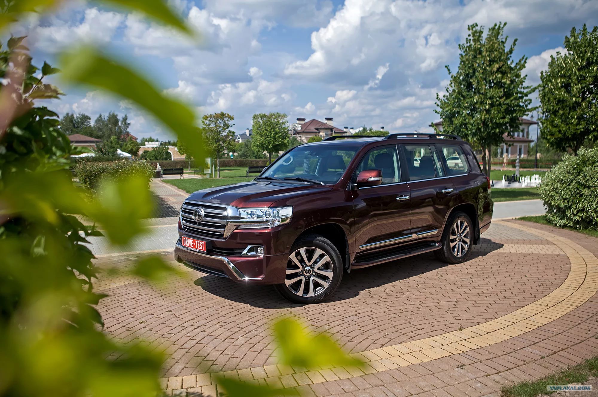 Land cruiser белый. крузак 220. Toyota land cruiser 200. тойота ленд крузер 200 ночью. тойота ленд крузер белый.