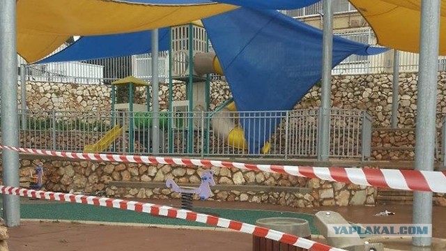 Давайте фото у кого какой вид из окна на оживленные улицы городов в настоящий момент