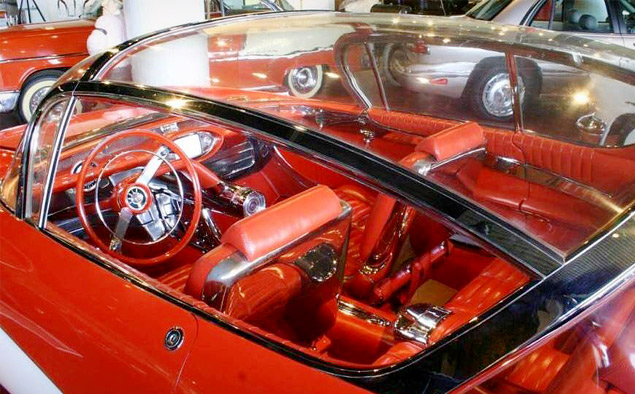 Топ-10 самых крутых автомобильных интерьеров