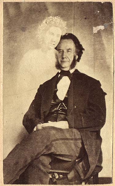 Призраки на фотографиях 19 века (12 фото)