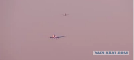 Чуть не столкнулись два самолета