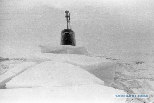 ТК-202 ломает арктический лёд