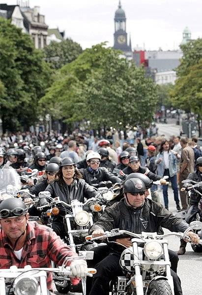 Парад Harley Davidson в Гамбурге