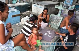 Кладбищенская принцесса: история девушки, живущей среди могил