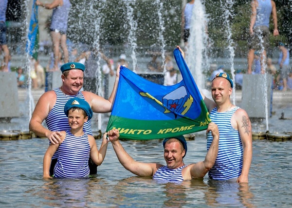 Чувак очень не любит ЛГБТ
