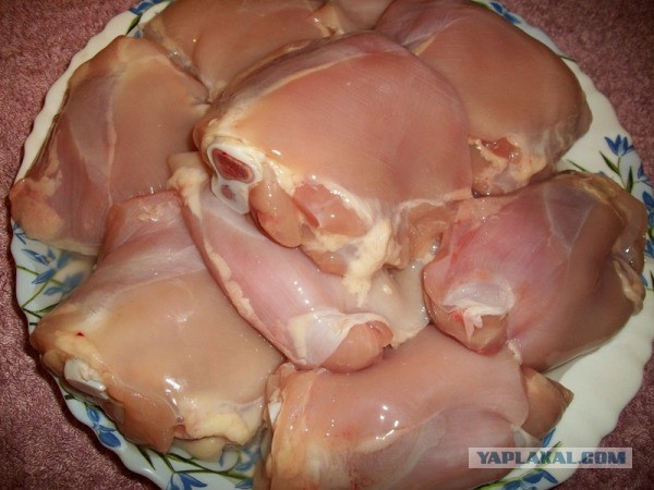 «Ишь грудь выпячила, бёдрами виляет, - Курица!», совместный пост  - Frau Marta и Mitsv