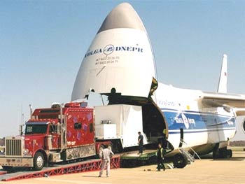 Выгрузка грузового  Боинга-747F