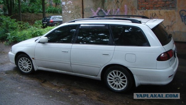 Девушка на заправке