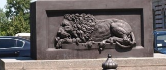 Демонтировали монумент, установленный в Полтаве в честь 140-летия победы русских войск в Полтавской битве.