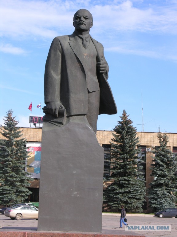 Памятники Ленину