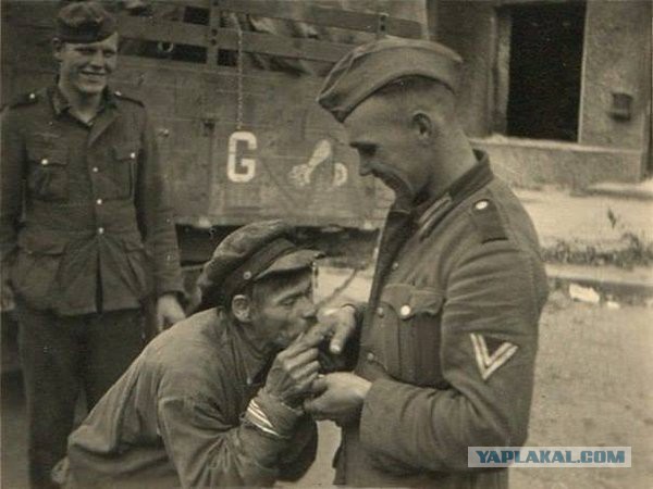 Немецкие ультрас избили десятки людей с атрибутикой сборной Украины в Лилле