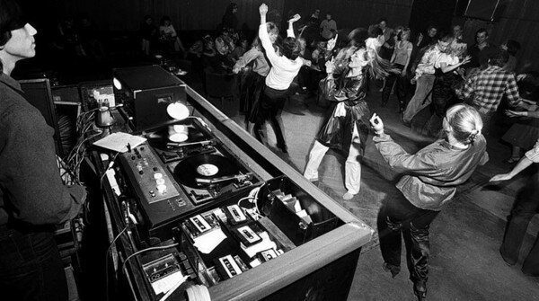 Танцы, теплые, ламповые