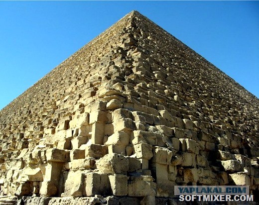 Одни уверены, что Египетские пирамиды построили инопланетяне, другие отрицают. Кто прав?