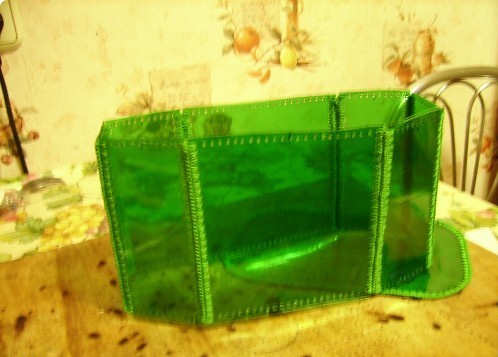 Сумочка-косметичка из пластиковых бутылок