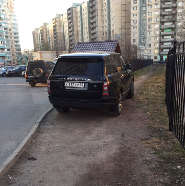 Идешь по дорожке и вдруг Range Rover. Что делать?