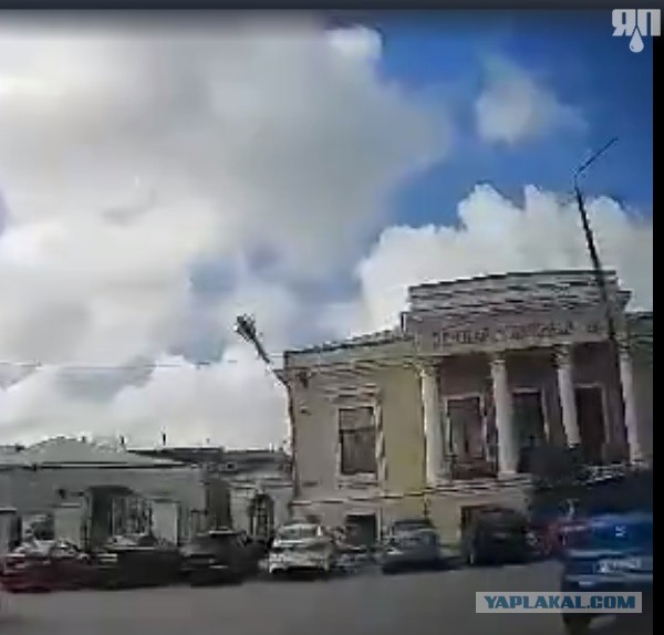 Момент прилета ракеты в Таганроге попал на видео