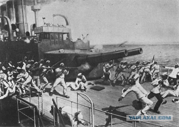 Семьи американских моряков с авианосцев USS Tripoli и USS Abraham Lincoln сообщают о критической нехватке продовольствия