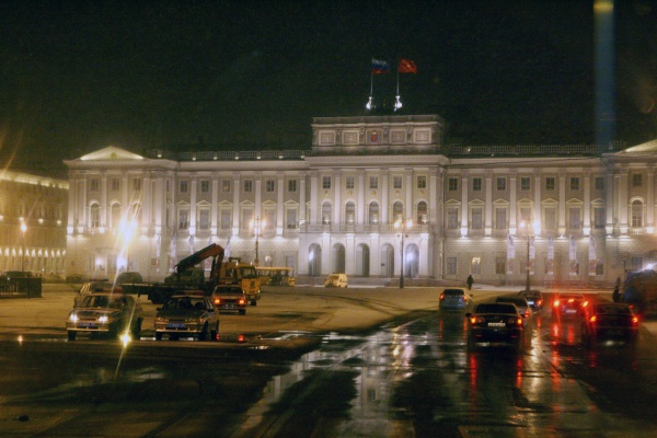 Первый "снежок" в Питере - дороги чистят заранее?